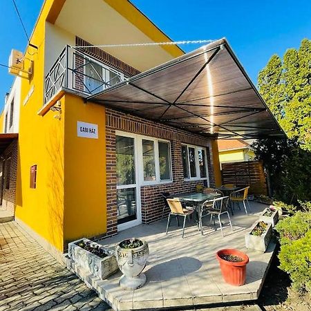 Gabi Haz Apartmanok*** Hajdúszoboszló Exteriör bild