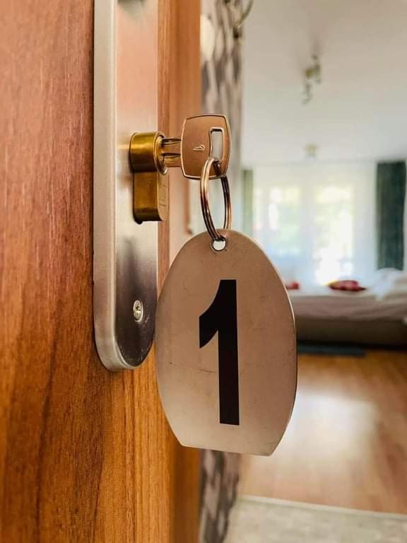 Gabi Haz Apartmanok*** Hajdúszoboszló Exteriör bild