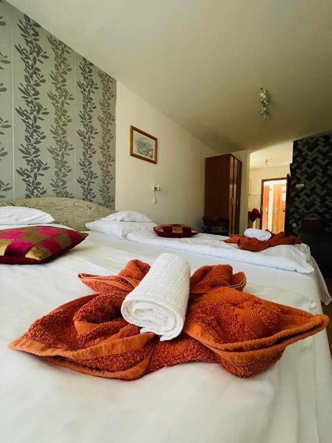 Gabi Haz Apartmanok*** Hajdúszoboszló Exteriör bild